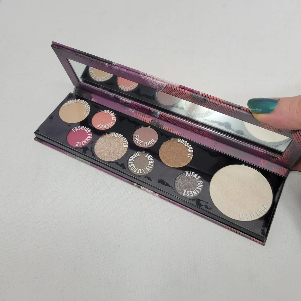 NEW No Box MAC Girls Risk Taker Palette Eyeshadow & Highlighter‎